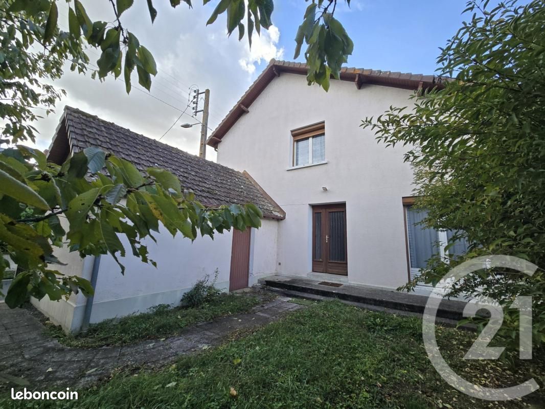 Maison 6 pièces 120 m² · à Sancoins · 120 m² · 79 000 €