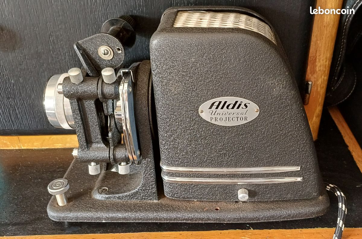 Vieux Projecteur De Diapos Vintage Aldis - Il Marche Nickel Et En Super état