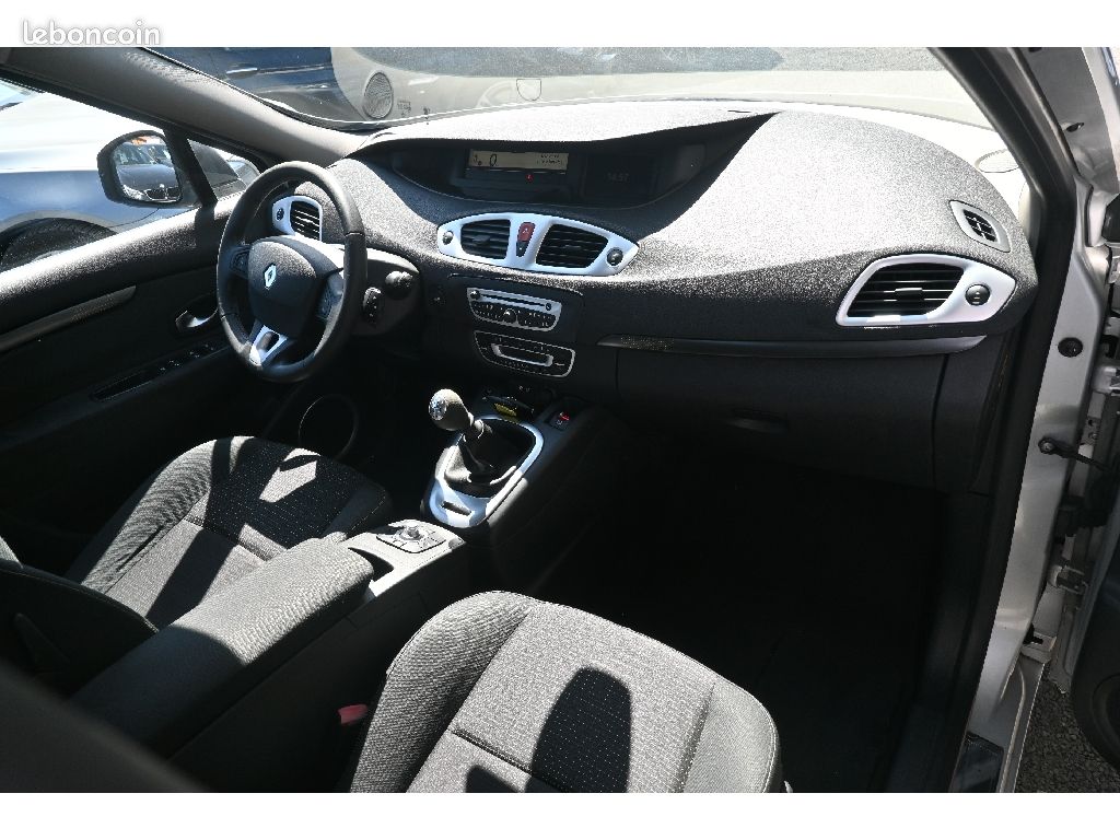 Renault Scénic III dCi 105 eco2 Dynamique (image 7)