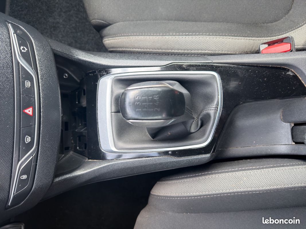 PEUGEOT 308 1.2 PureTech 110ch SS BVM5 Allure (image 20)