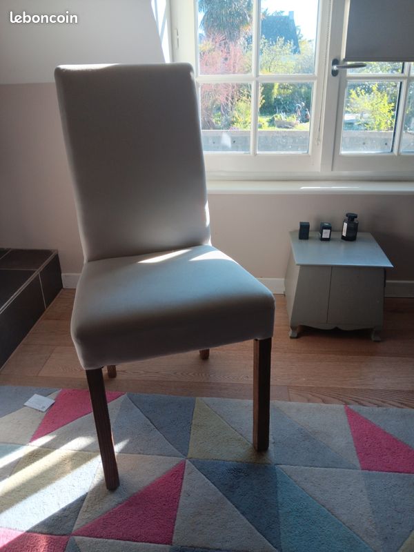 A vendre 5 ou 6 chaisesmaison de monde neuves 25 euros chacune .je donne des housses de couleur si cela interesse (image 1)