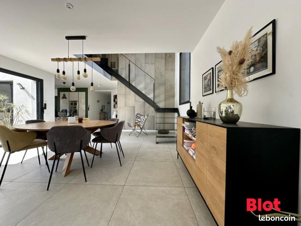 Maison 7 pièces 207 m²