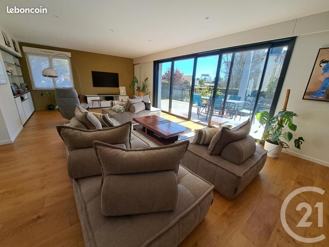 Maison 9 pièces 220 m² · à Saint-Sébastien-sur-Loire · 220 m² · 686 400 €