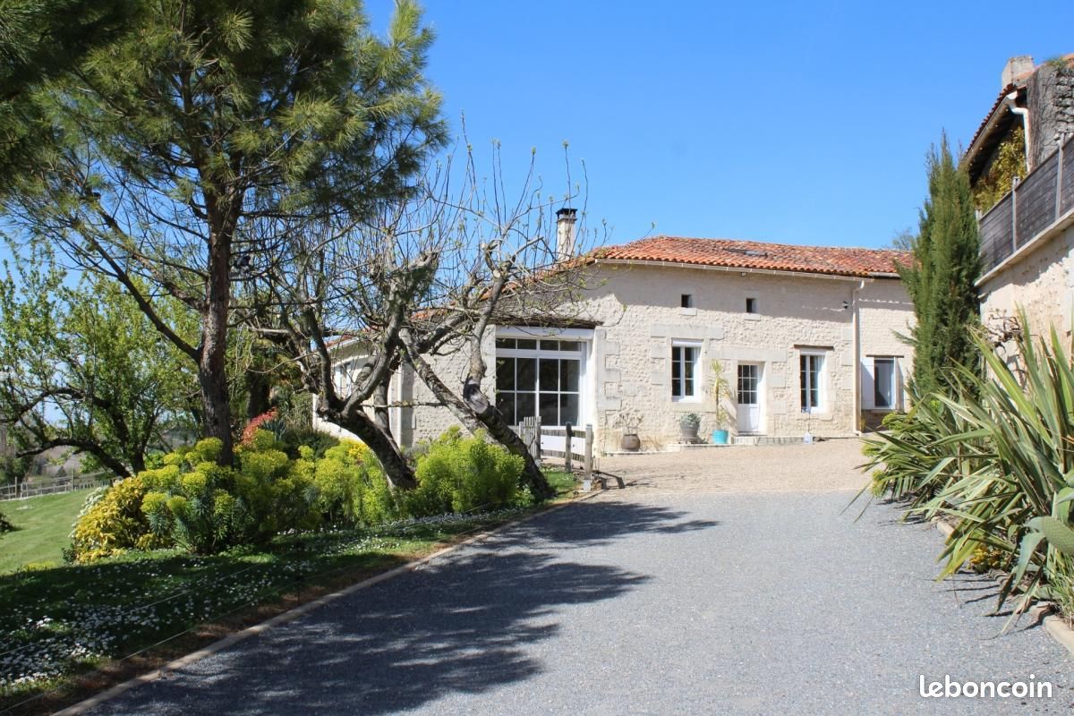 Maison 7 pièces 200 m² · à Chalais · 200 m² · 325 000 €