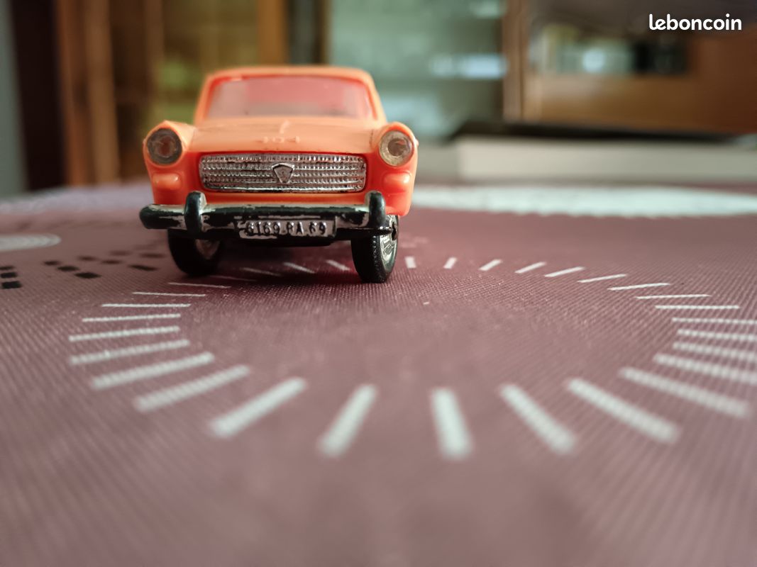 Ancienne voiture : NOREV peugeot 404 (image 1)