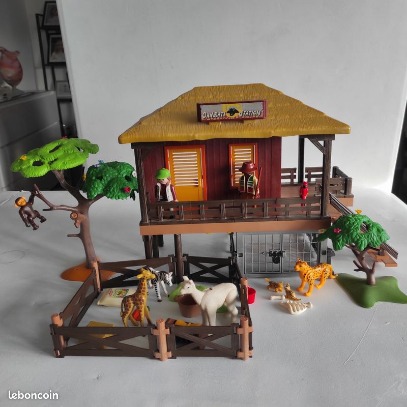 Playmobil Station Oambati / Centre de soin animaux pour animaux de la Savane.
Réf: 4826 (image 1)
