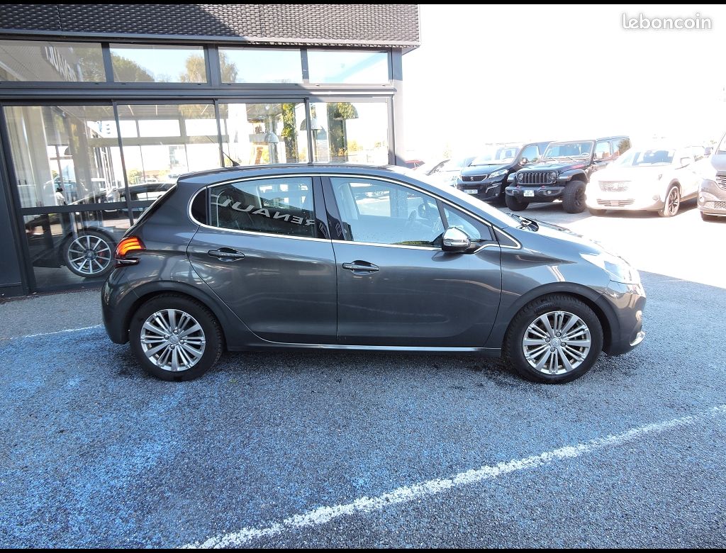 Peugeot 208 ALLURE PURETECH 82CH BVM5 (image 2)