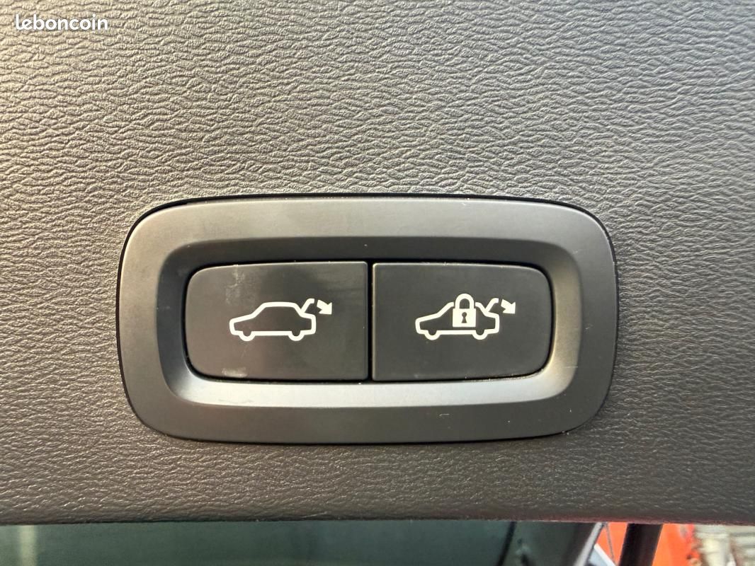 Volvo XC40 BUSINESS D3 AdBlue 150 ch Geartronic 8 (image 16)