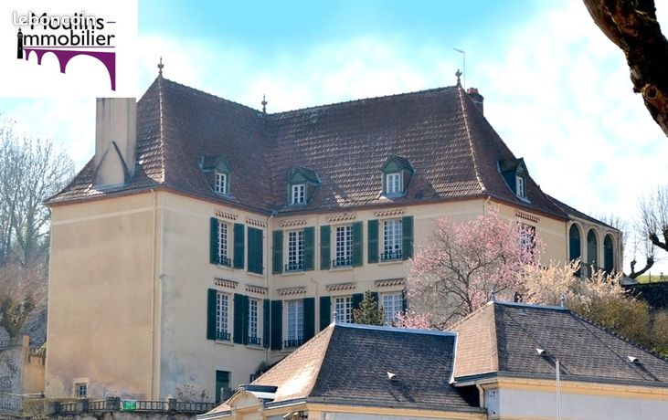Maison 8 pièces 312 m²