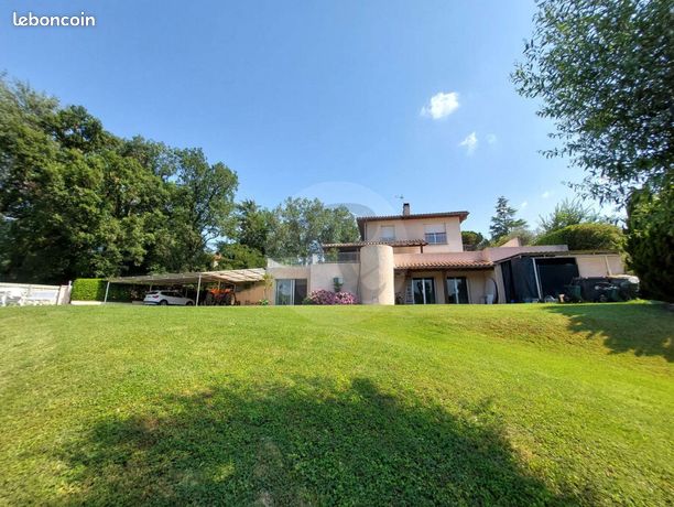 Maison 12 pièces 241 m²