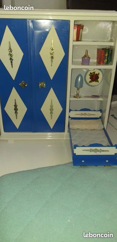 Armoire pour Vêtements Poupée - Bois - Très Bon Etat