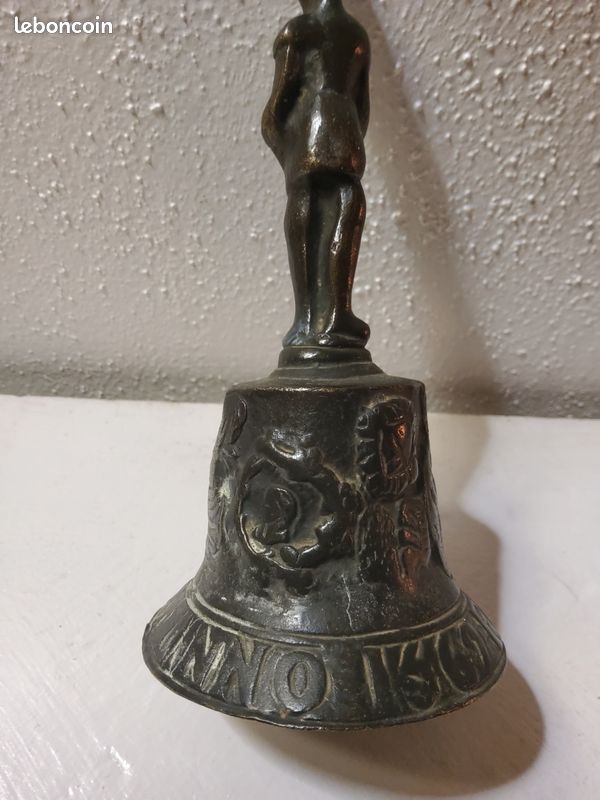 Clochette en bronze ancienne (image 6)