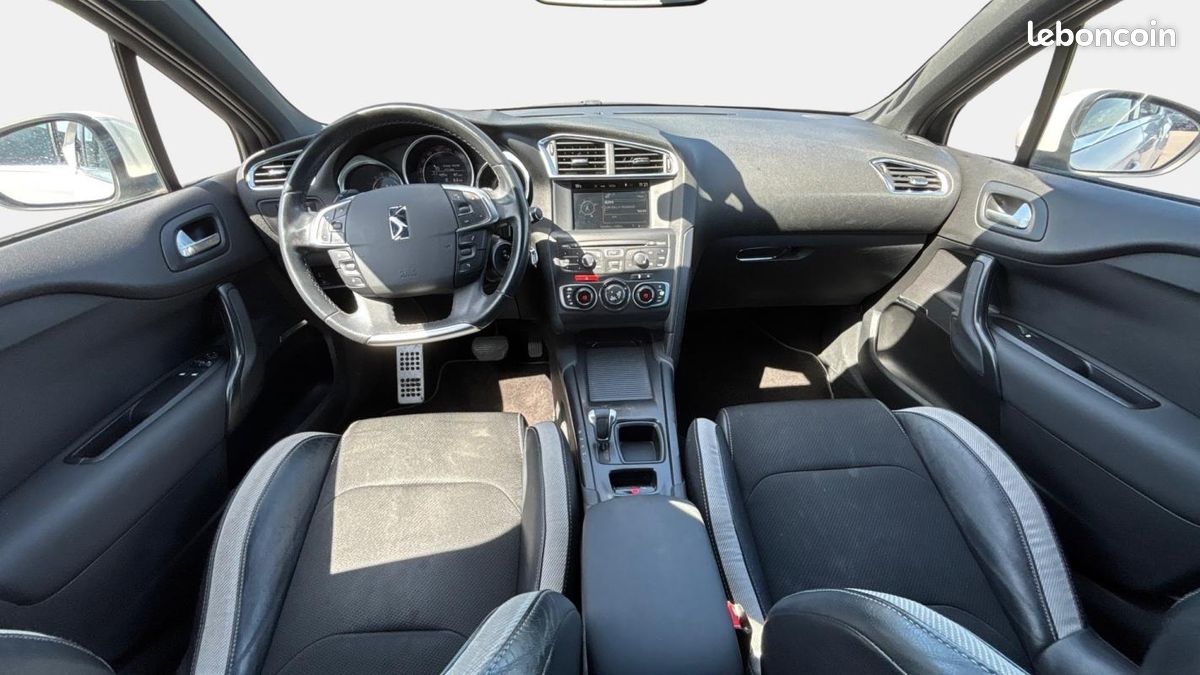Citroën DS4 e-HDi 115 So Chic ETG6 (image 12)