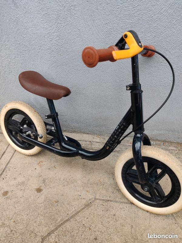 Draisienne Decathlon B'twin 500 runride à 4,5 ans 85cm à 1m05