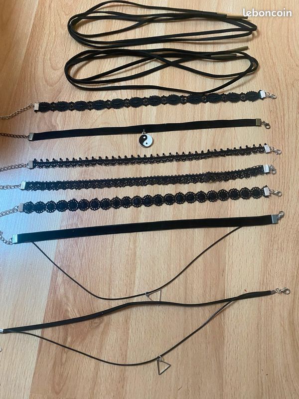 Lot ras du cou collier (image 1)