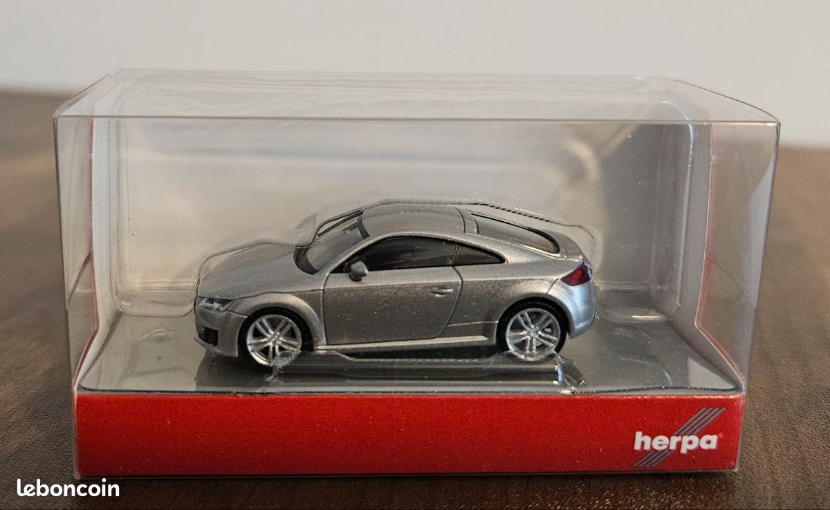 Miniatura Audi TT Con Orologio - Modellino In Plexiglass 20x30 Cm - Collezione Da Parete