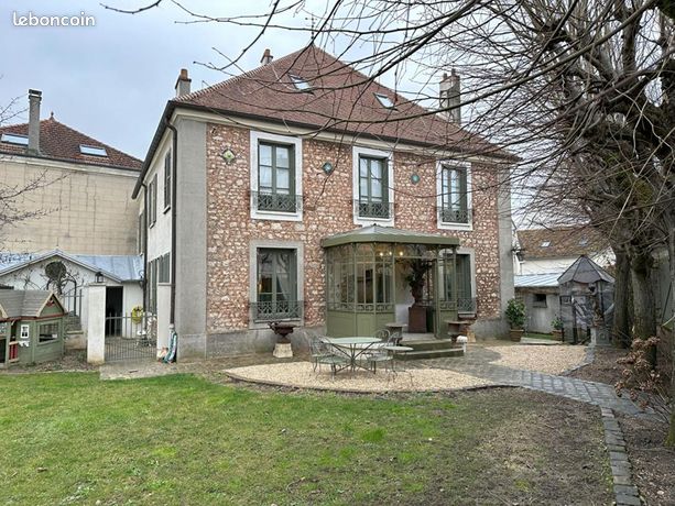 Propriété 11 pièces 266 m²