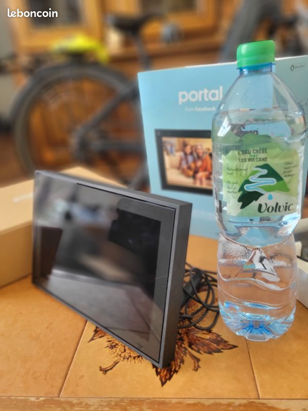 Facebook Portal 10" NEUF – Idéal appels vidéo famille & grands-parents (image 1)
