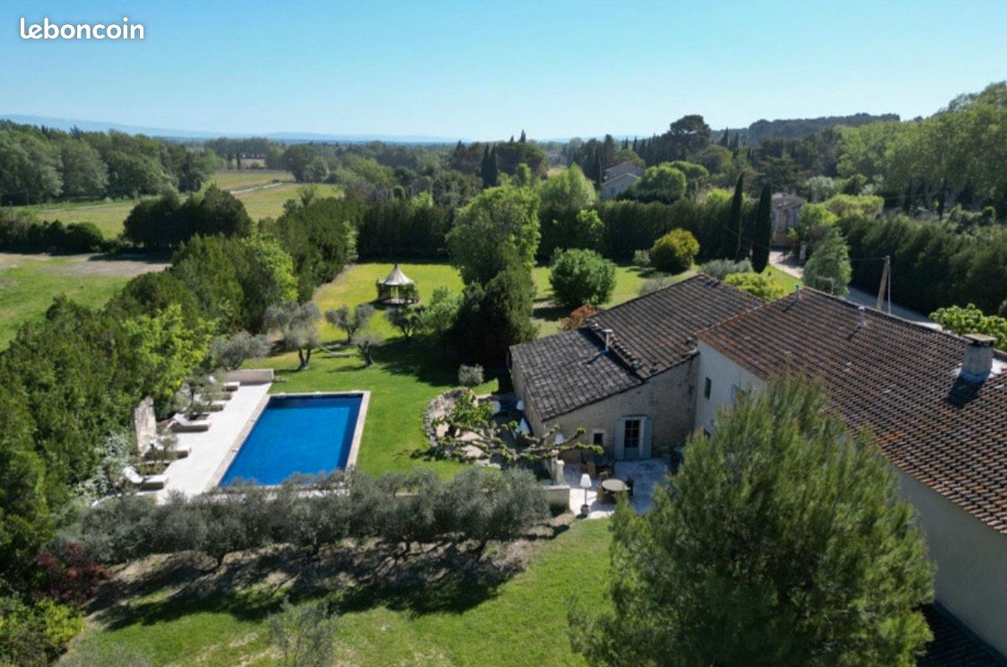 Maison 15 pièces 495 m² · à Saint-Étienne-du-Grès · 495 m² · 2 995 000 €