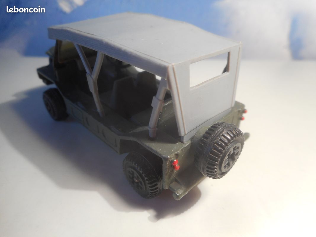 Dinky Toys GB Austin Mini moke avec parachute