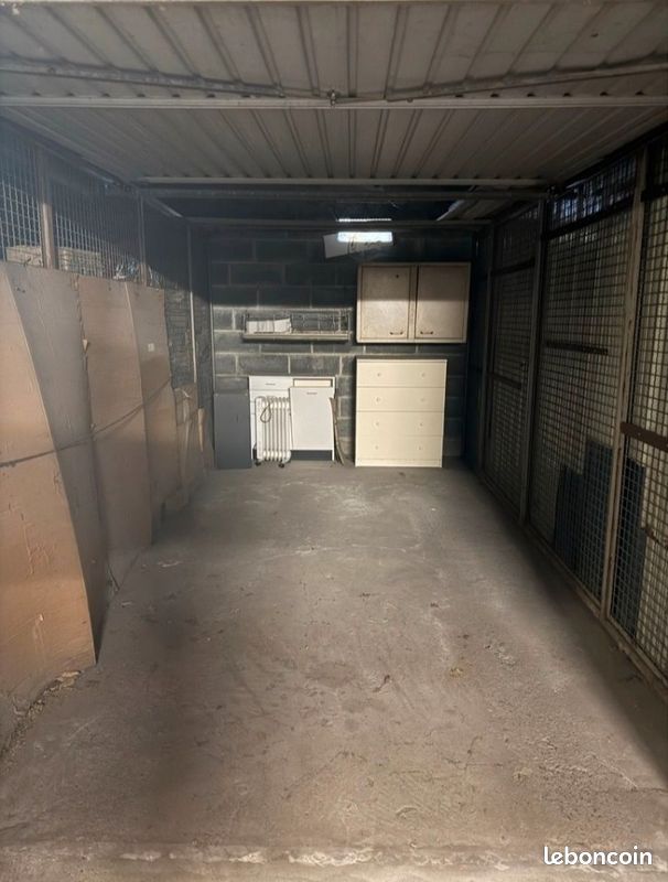 Garage Loos (image 2)