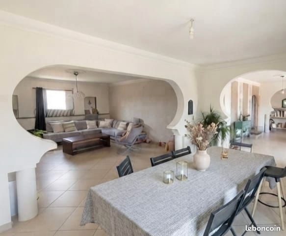 Maison 7 pièces 238 m² · à Brissac Loire Aubance · 238 m² · 292 000 €