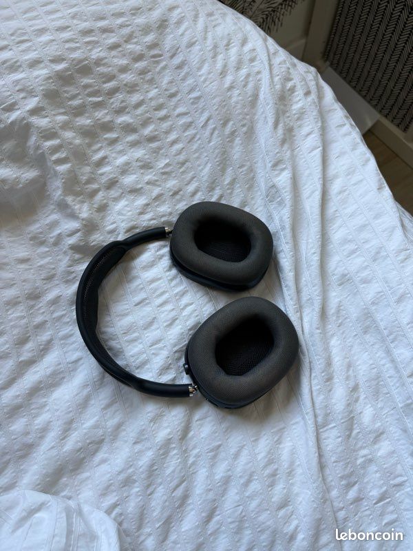 AirPods Max (image 3)