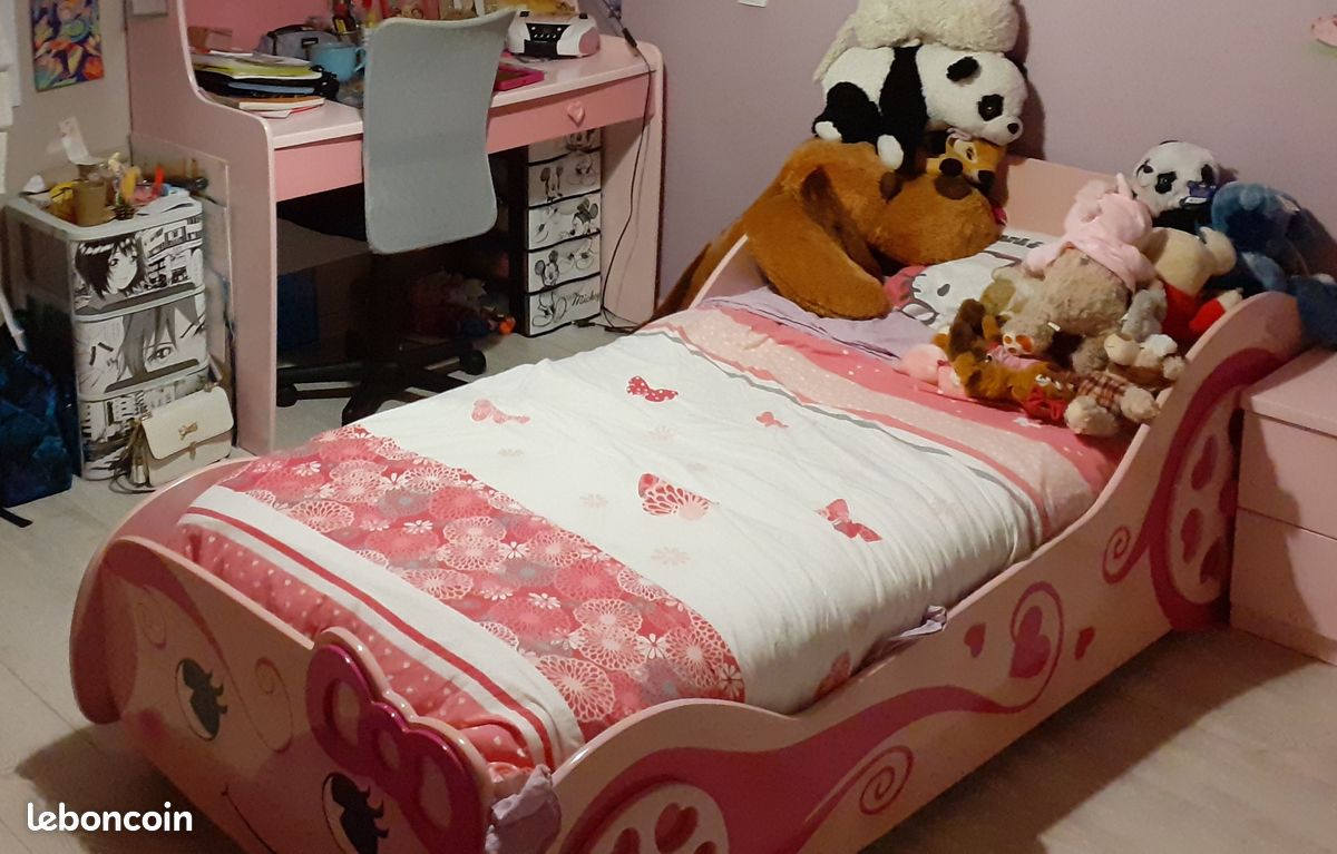 Vends lit rose voiture princesse 90 x 200 (image 2)