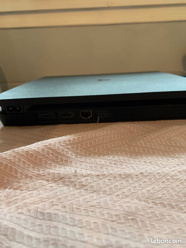 Console ps 4 très peu servi (image 3)