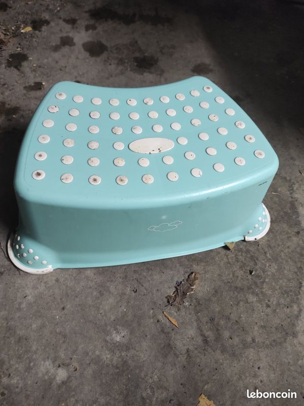 Petit tabouret en plastique (image 2)