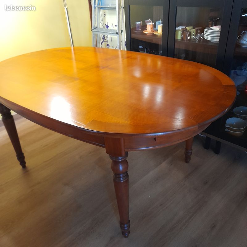 Table ovale de salle à manger (image 2)