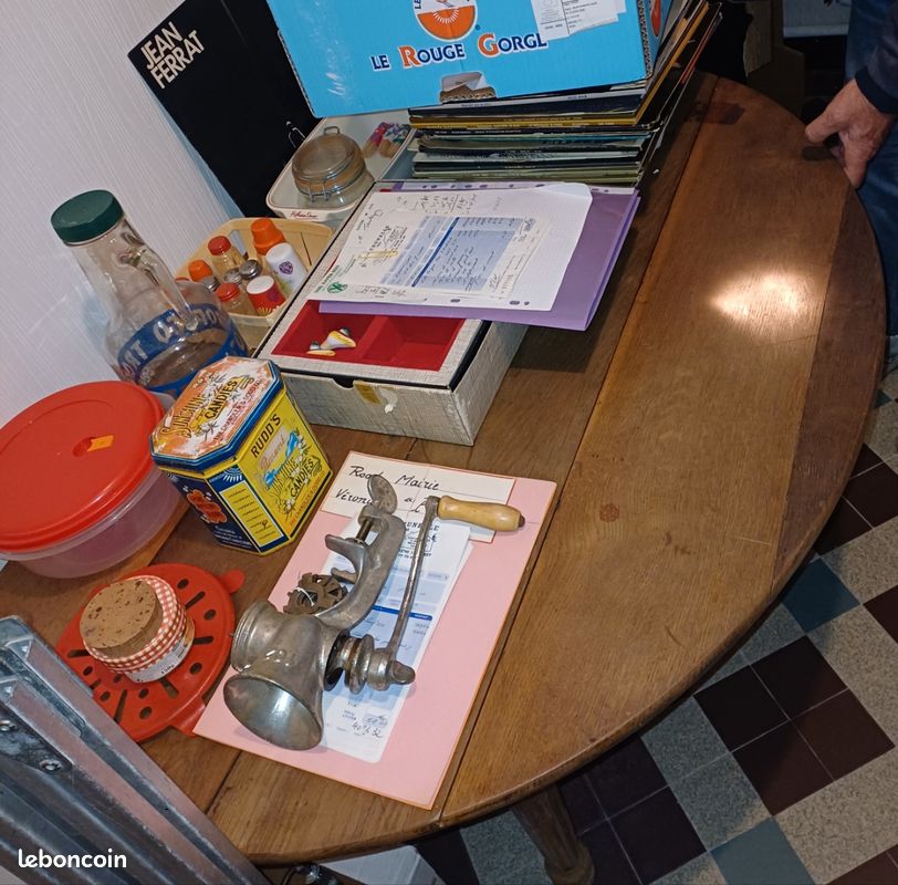Table ovale (image 1)