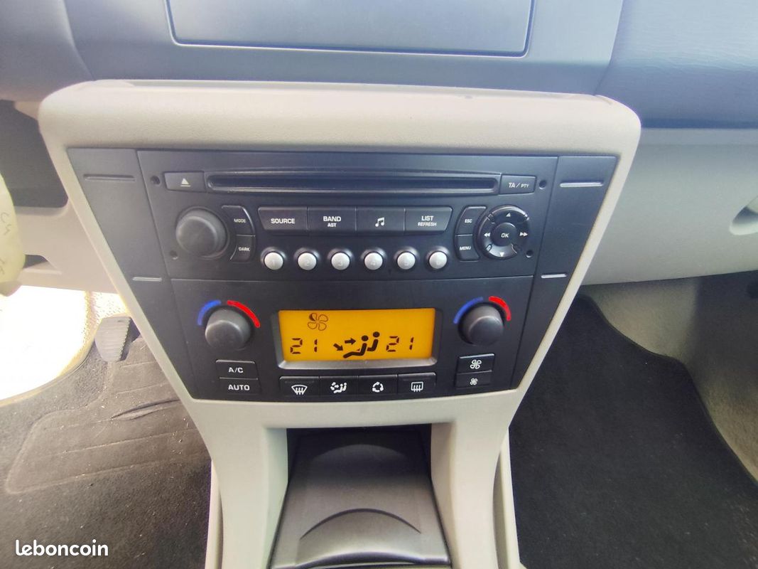CITROEN C4 1.6i 16V - 110 BERLINE Pack Ambiance PHASE 1 (image 21)