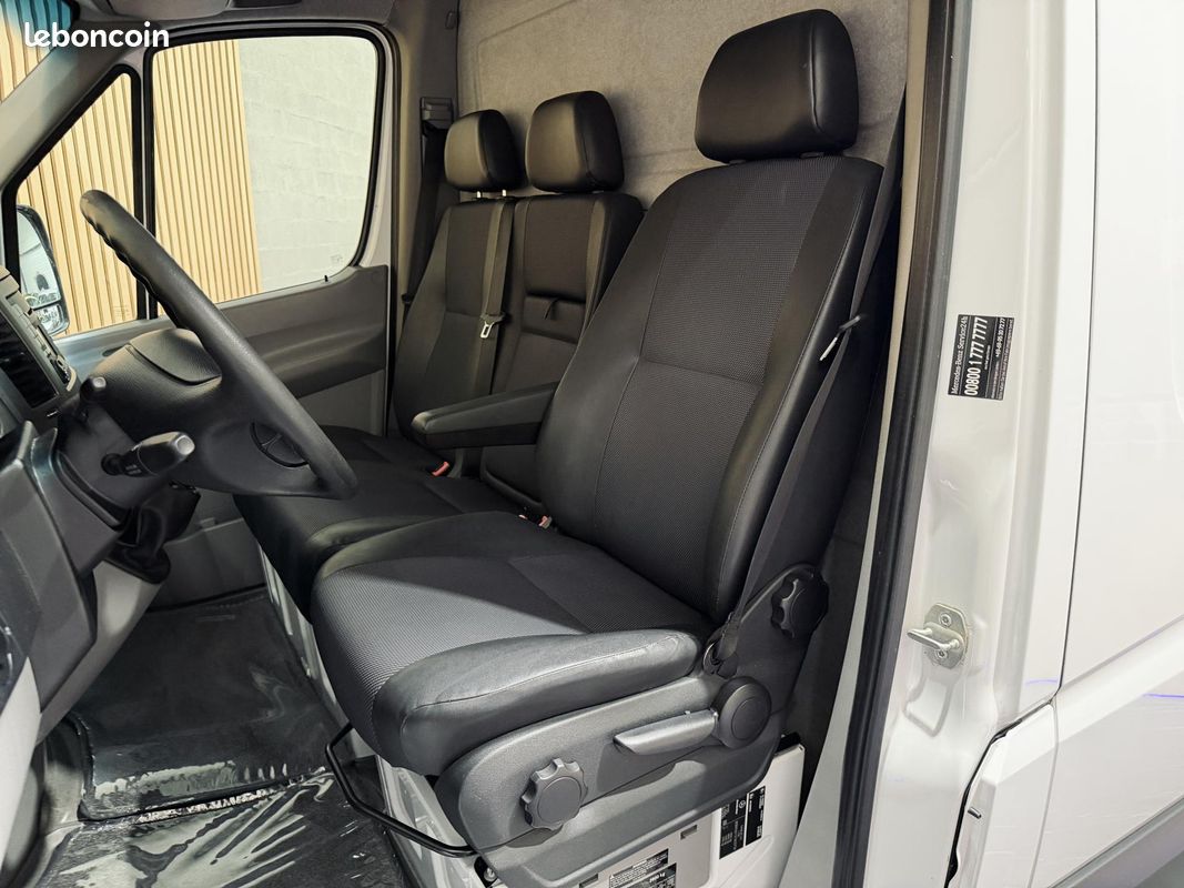 MERCEDES SPRINTER FOURGON 32N 3.0t 219 CDI 3.0 190 BVM Euro5 ÉTAT NEUF RIEN A PRÉVOIR 119 319 (image 4)