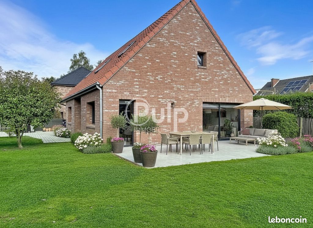 Maison 8 pièces 145 m² · à Coutiches · 145 m² · 455 000 €