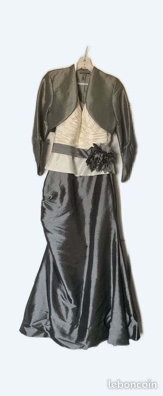 Robe de cérémonies (image 1)