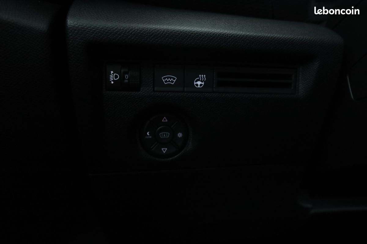 Citroen C4 1.2 PureTech Max EAT8 131 ch (image 26)