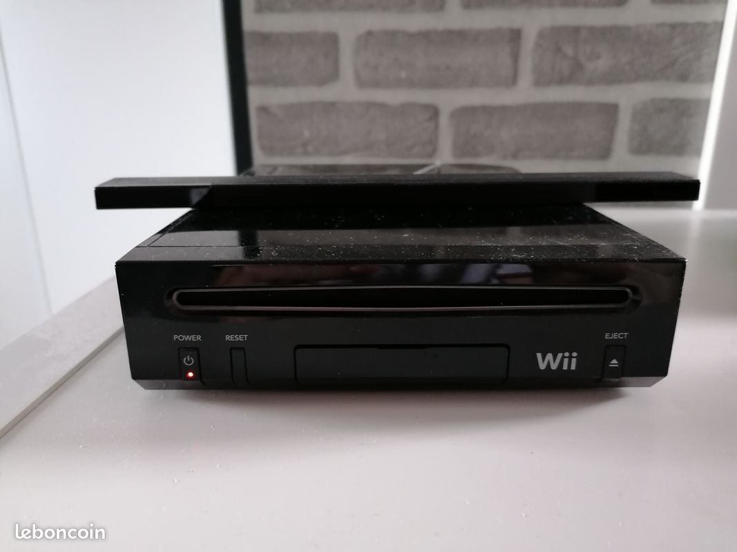 Wii avec accessoires et jeux (image 1)