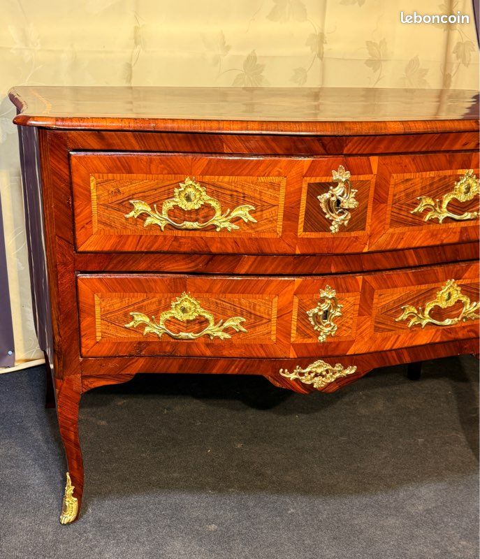 Commode galbée Louis XV , Époque 18eme (image 6)