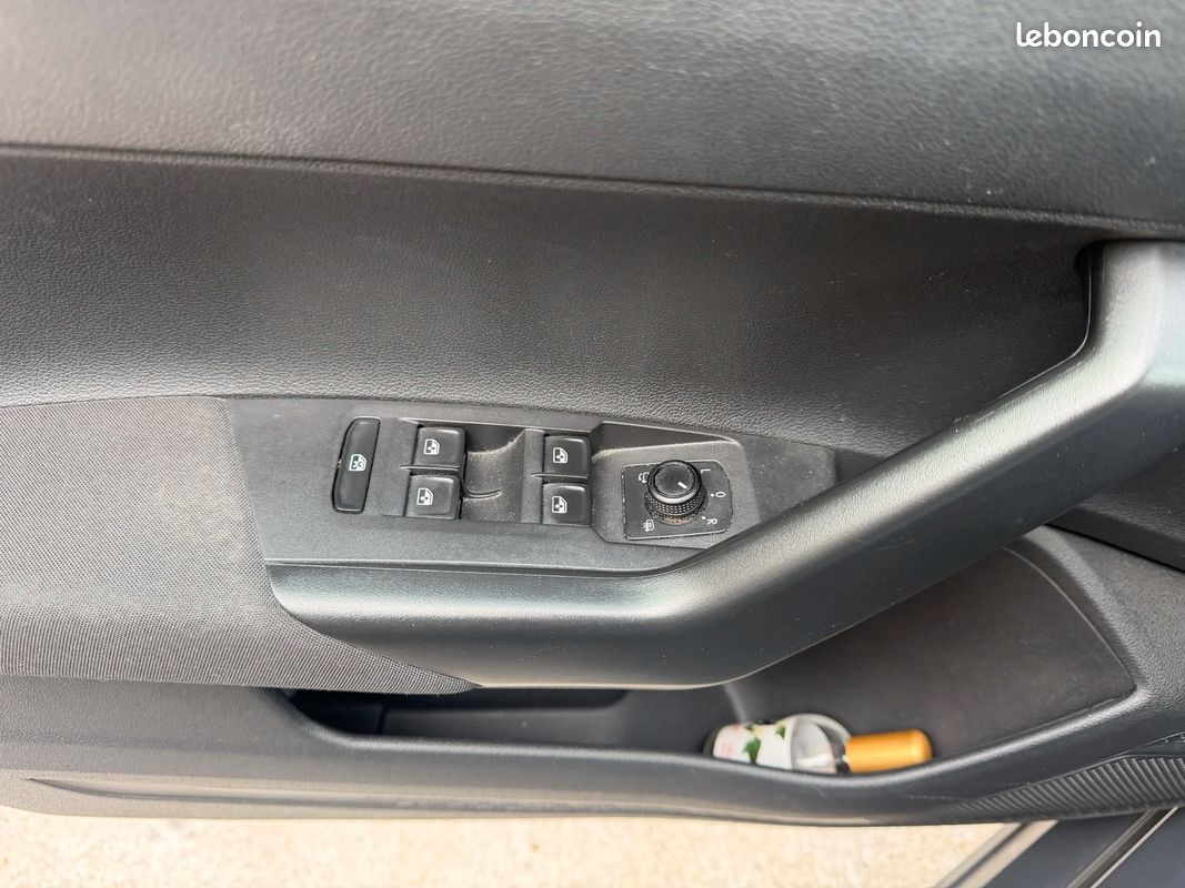 Volkswagen POLO VI Confortline Business / Apple CarPlay / Régulateur de vitesse (image 39)