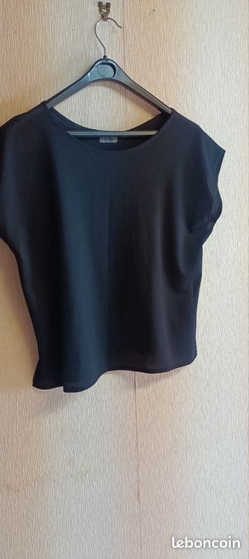URGENT Lot vêtements femme. Jolie tee shirts élégant. Taille 50/52 à valider jusqu'au 25/6 uniquement (image 6)