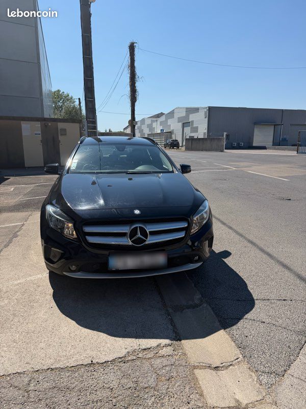 Mercedes GLA 200 – 2016 – Noir – Élégant et très bien équipé (image 3)
