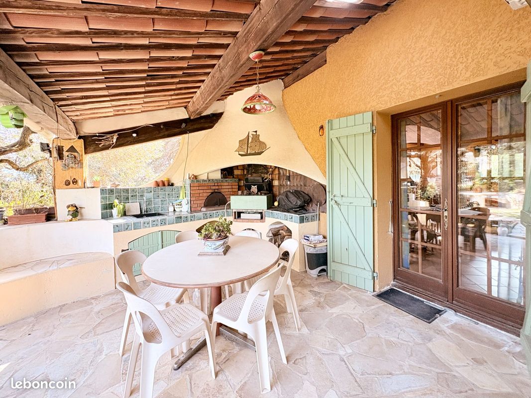 Maison 7 pièces 237 m² · à Le Muy · 237 m² · 590 000 €