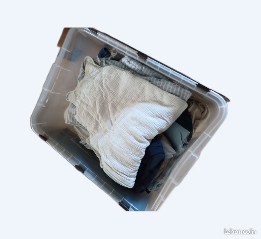 Vends vêtements enfants 0 à 2 ans garçons la plupart jamais mis atres bas prix manteau femme 50 52 (image 1)