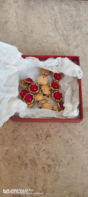Collier ROCHAS rouge et doré – bijou de mode – avec boîte (image 2)