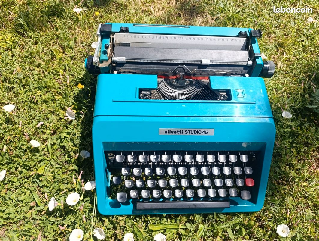 Machine à écrire olivetti (image 1)