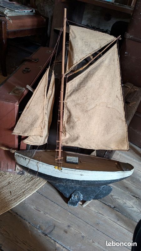 Jouets et jeux anciens véhicules en bois bateaux