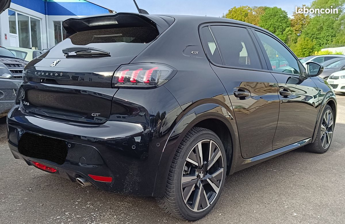 Peugeot 208 gt pack 1.2 puretech 100 s.s eat8 (image 2)