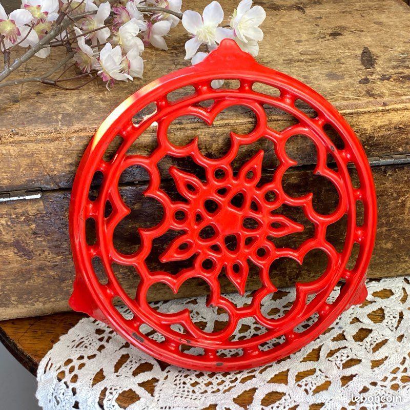 Dessous de plat fonte émaillée cousances made in France années 1950