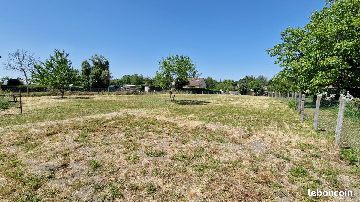 Terrain 2216 m² · à Cérans-Foulletourte · 2 216 m² · 85 100 €